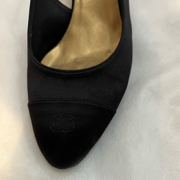 Chanel Interlocking CC Logo Satin Slingback Pumps - Picture 8 of 11